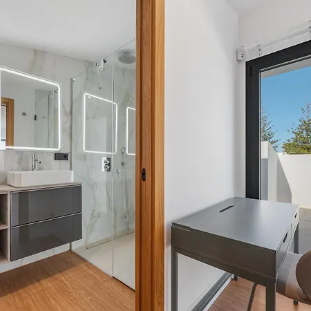 Beachside 8 Ensuite 2 Private Pools