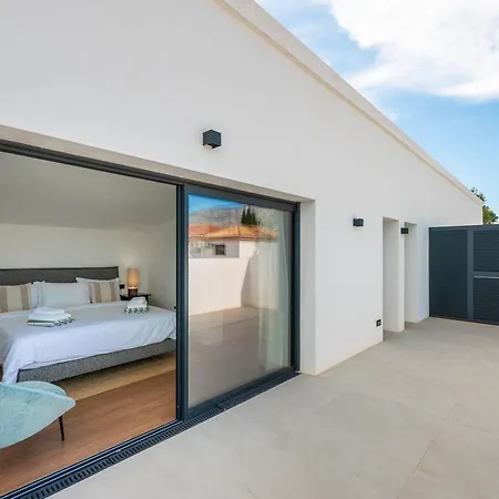 Beachside 8 Ensuite 2 Private Pools