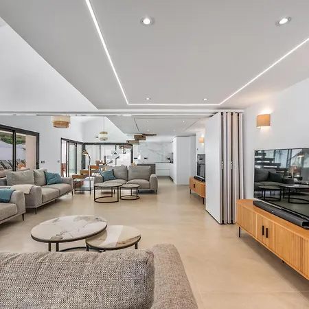 Beachside 8 Ensuite 2 Private Pools فيلة *