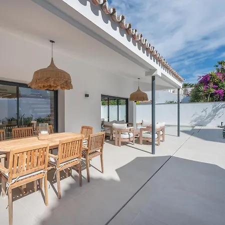 Beachside 8 Ensuite 2 Private Pools فيلة