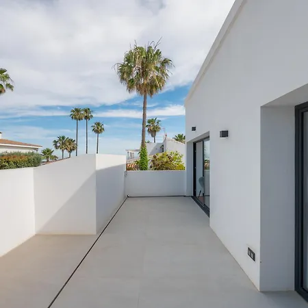 Beachside 8 Ensuite 2 Private Pools فيلة