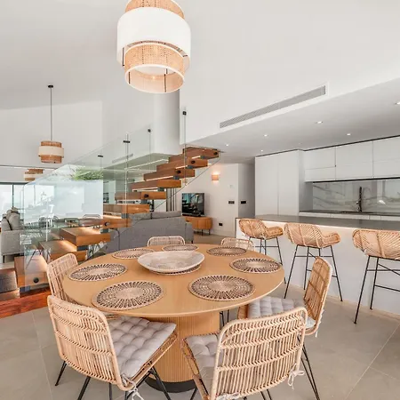 Beachside 8 Ensuite 2 Private Pools فيلة
