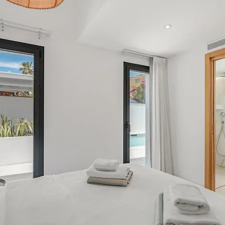 Beachside 8 Ensuite 2 Private Pools