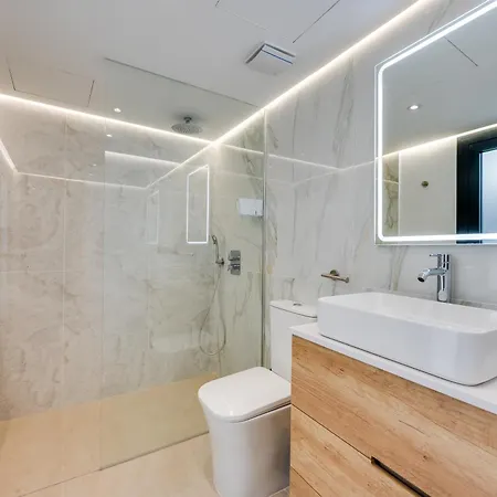 Beachside 8 Ensuite 2 Private Pools * ماربيا