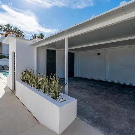 Beachside 8 Ensuite 2 Private Pools فيلة *
