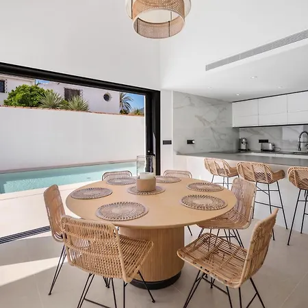 فيلة Beachside 8 Ensuite 2 Private Pools