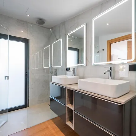 Beachside 8 Ensuite 2 Private Pools فيلة *